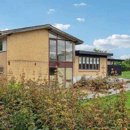 2 Bedroom Lovely In